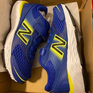 SOLD!! New balance Toddler shoes